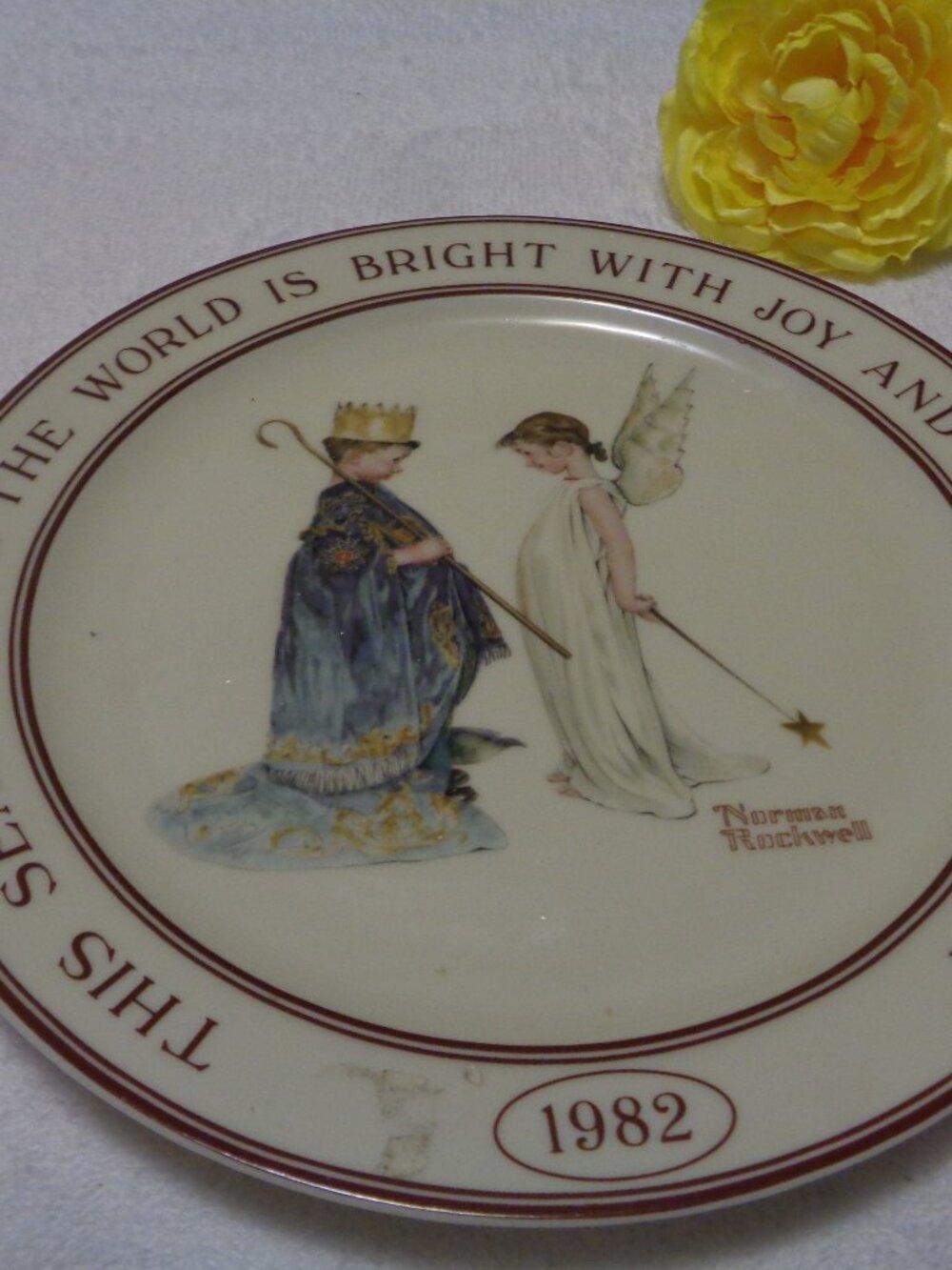 HALLMARK 1982 NORMAN ROCKWLL CHRISTMAS ANGEL KING PLATE